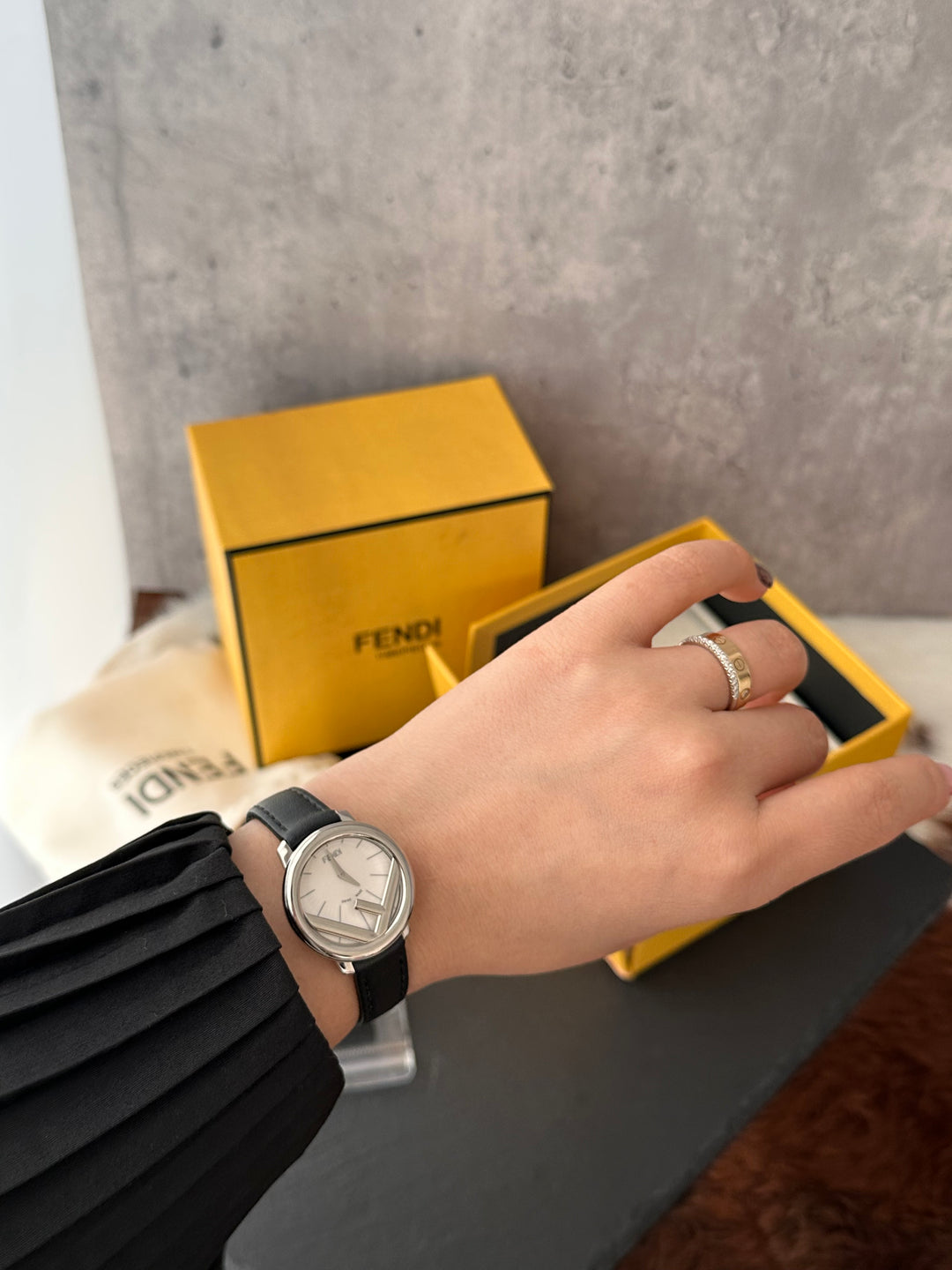 FENDI F Logo Watch ✨Minimal Dial × Iconic Logo × Full Set