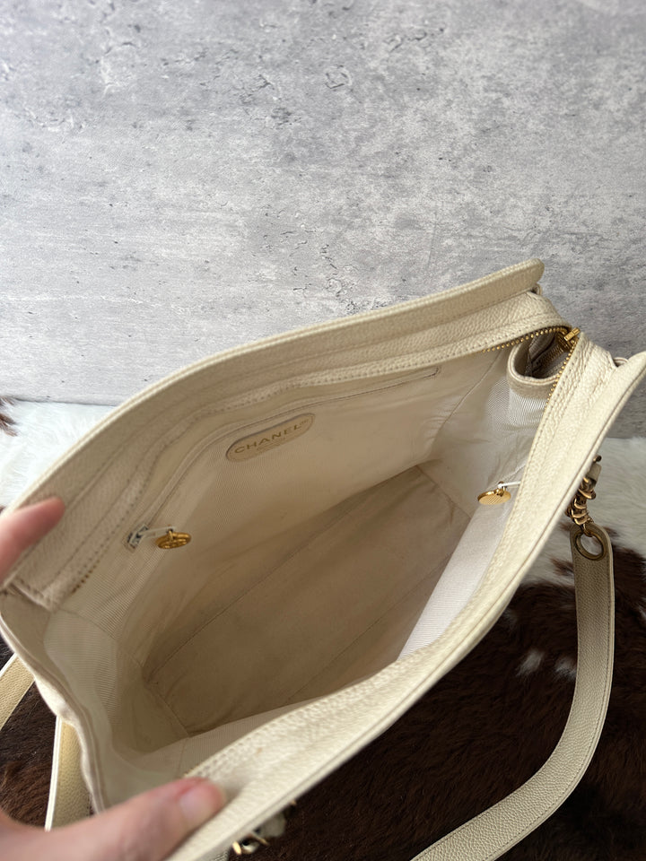 CHANEL Caviar Leather Cream Chain Tote Bag 🤍｜Rare Cream Colour × Gold Hardware × 8 CC Logo Details✨