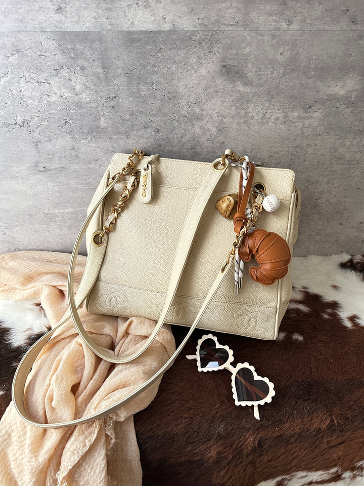 CHANEL Caviar Leather Cream Chain Tote Bag 🤍｜Rare Cream Colour × Gold Hardware × 8 CC Logo Details✨