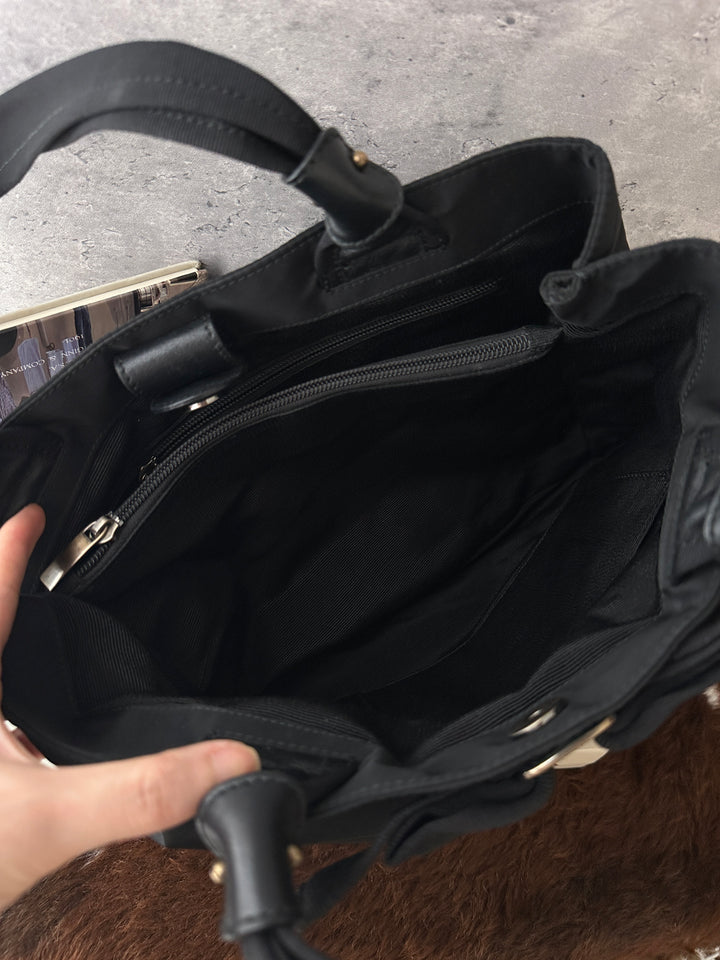 Ferragamo Vara Bow Nylon Tote Bag 🖤｜Iconic Bow Detail・Lightweight Nylon・Spacious Eve