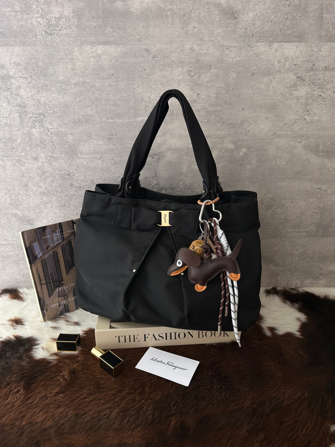 Ferragamo Vara Bow Nylon Tote Bag 🖤｜Iconic Bow Detail・Lightweight Nylon・Spacious Eve