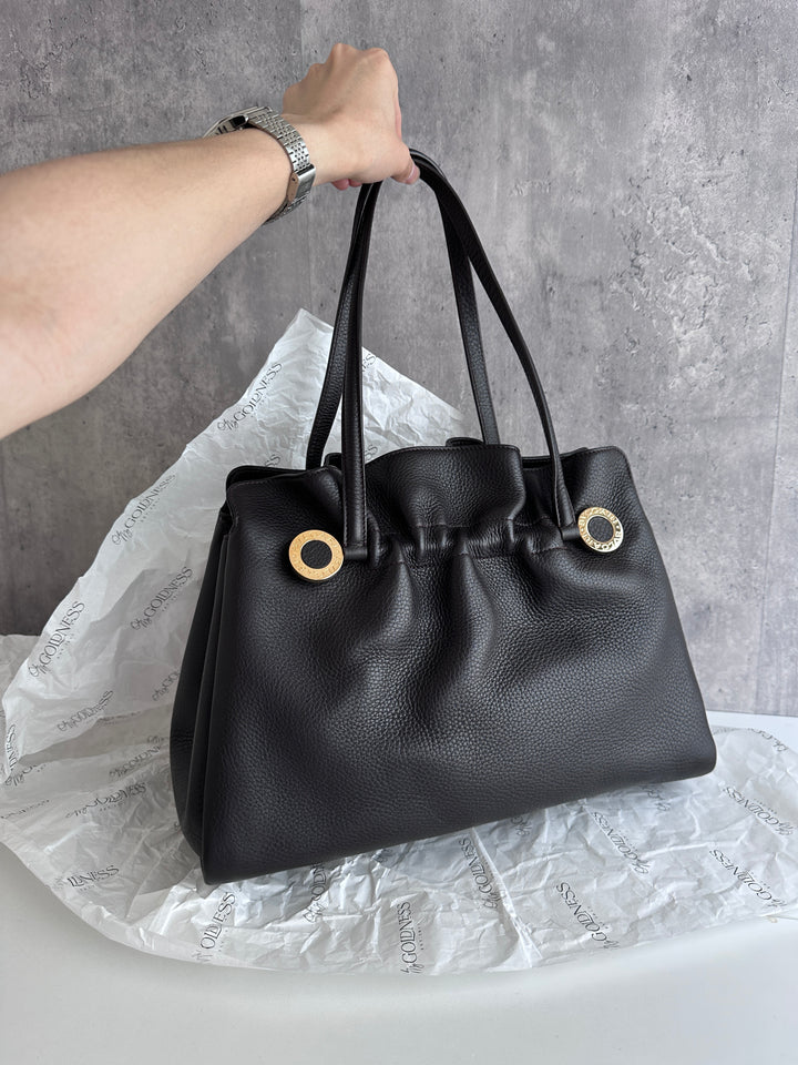 BVLGARI Black Leather Tote – Iconic Circle Charm × Sleek Shine 🖤 Structured Elegance Meets Everyday Function
