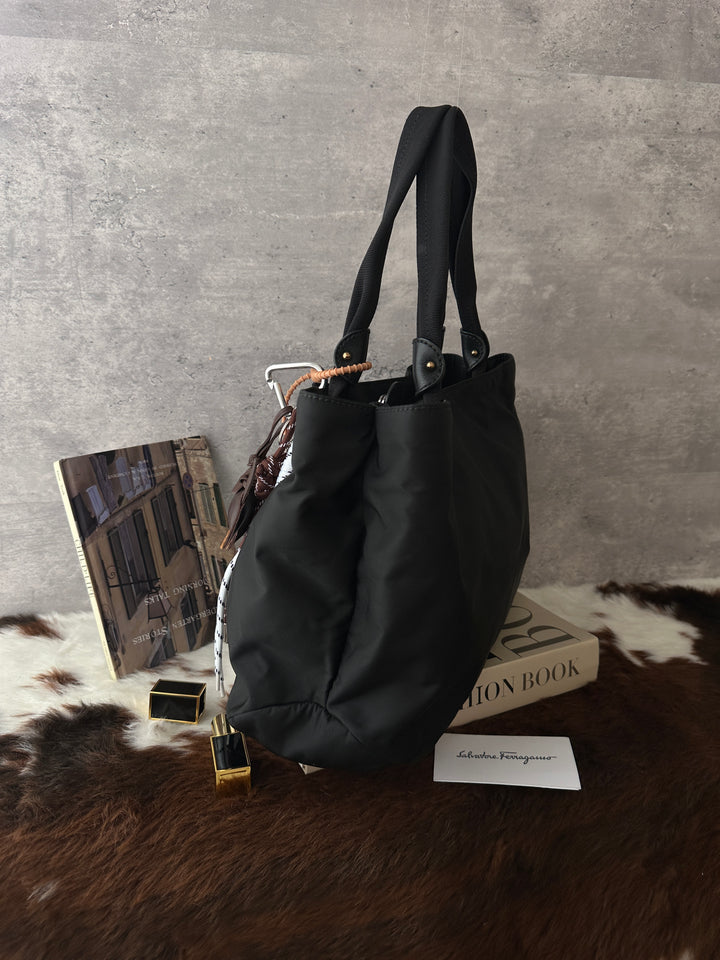 Ferragamo Vara Bow Nylon Tote Bag 🖤｜Iconic Bow Detail・Lightweight Nylon・Spacious Eve