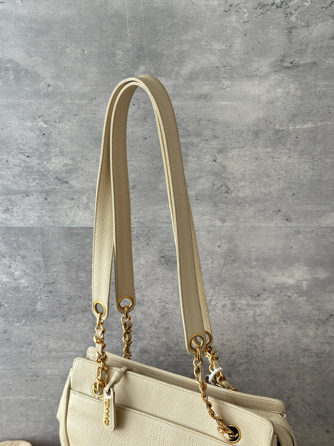 CHANEL Caviar Leather Cream Chain Tote Bag 🤍｜Rare Cream Colour × Gold Hardware × 8 CC Logo Details✨