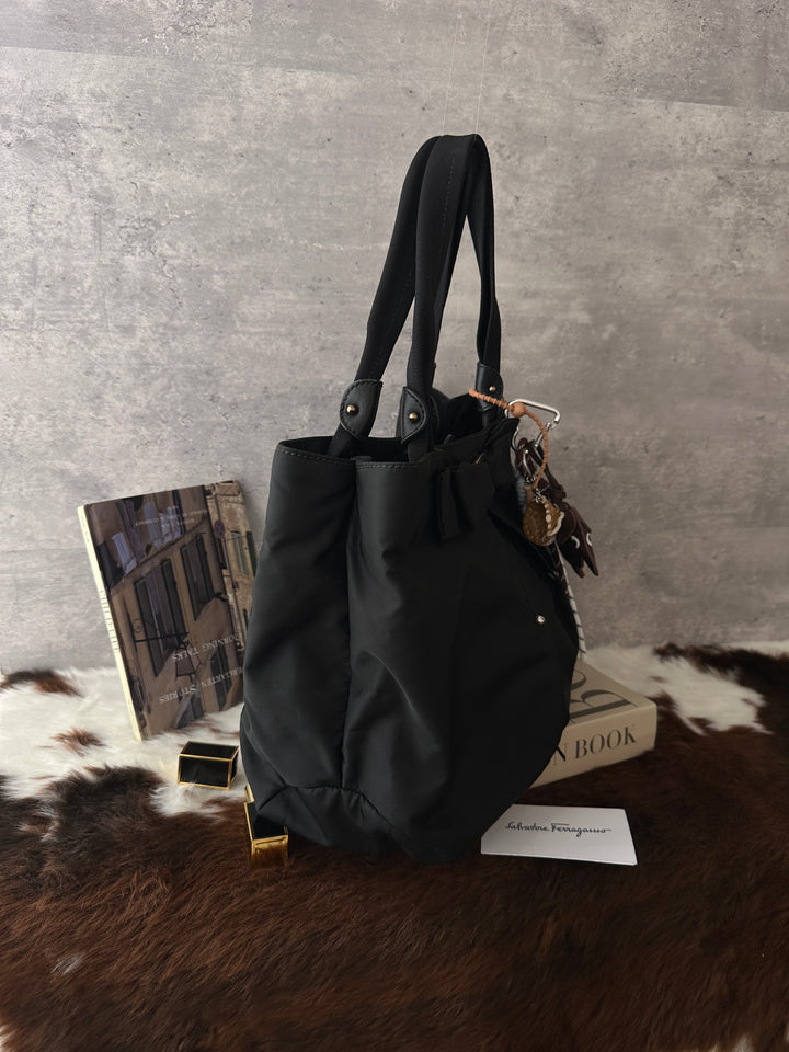 Ferragamo Vara Bow Nylon Tote Bag 🖤｜Iconic Bow Detail・Lightweight Nylon・Spacious Eve