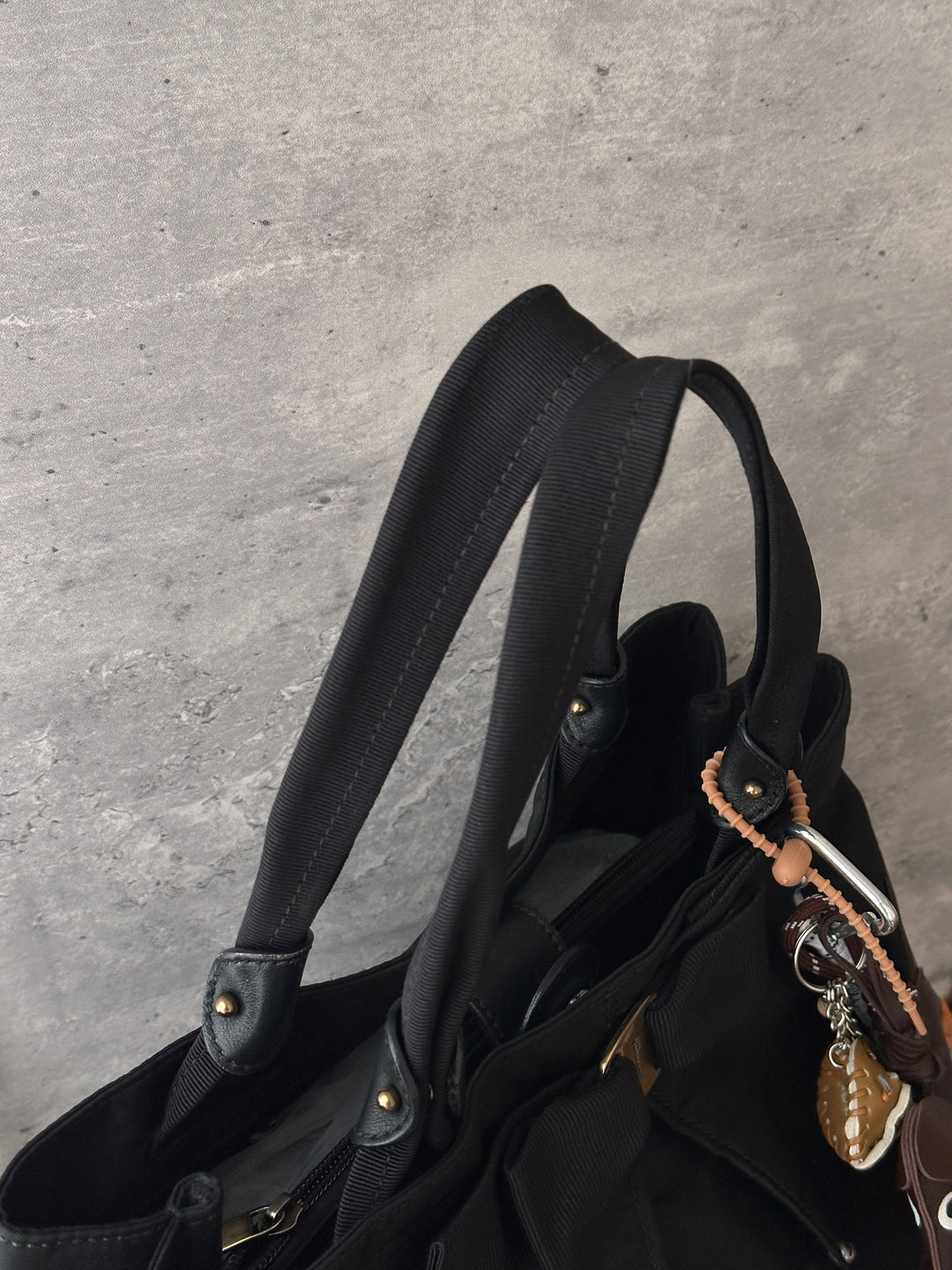Ferragamo Vara Bow Nylon Tote Bag 🖤｜Iconic Bow Detail・Lightweight Nylon・Spacious Eve