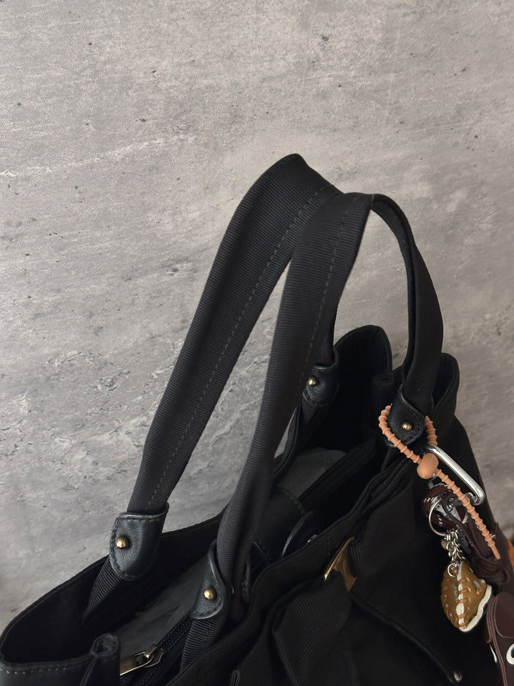 Ferragamo Vara Bow Nylon Tote Bag 🖤｜Iconic Bow Detail・Lightweight Nylon・Spacious Eve