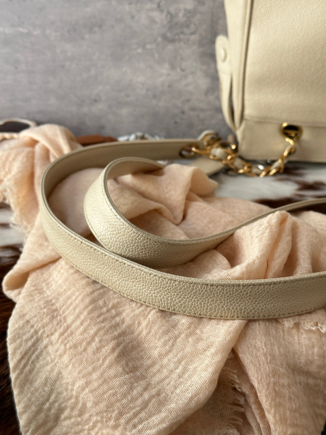 CHANEL Caviar Leather Cream Chain Tote Bag 🤍｜Rare Cream Colour × Gold Hardware × 8 CC Logo Details✨