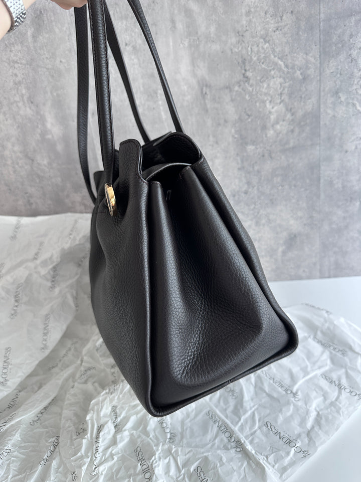 BVLGARI Black Leather Tote – Iconic Circle Charm × Sleek Shine 🖤 Structured Elegance Meets Everyday Function