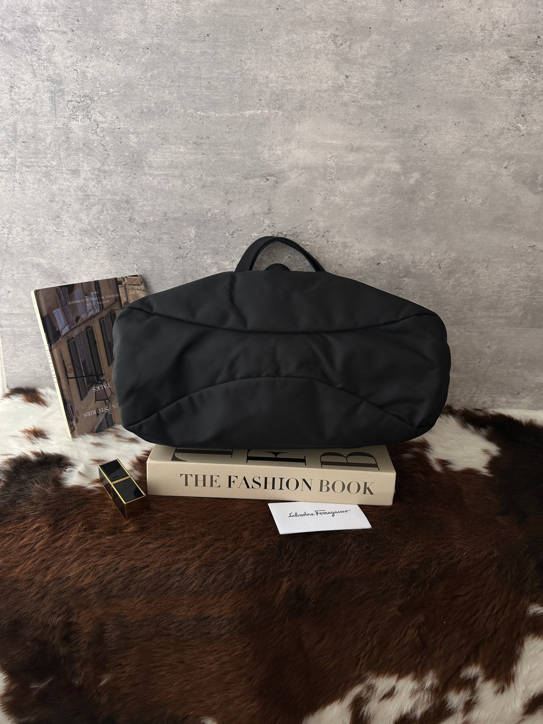 Ferragamo Vara Bow Nylon Tote Bag 🖤｜Iconic Bow Detail・Lightweight Nylon・Spacious Eve