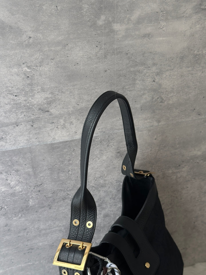 Versace Medusa Pattern Leather-Trim Hobo Bag 🖤｜Rare Vintage Feel × Subtle Medusa Pattern × Lightweight Daily Style