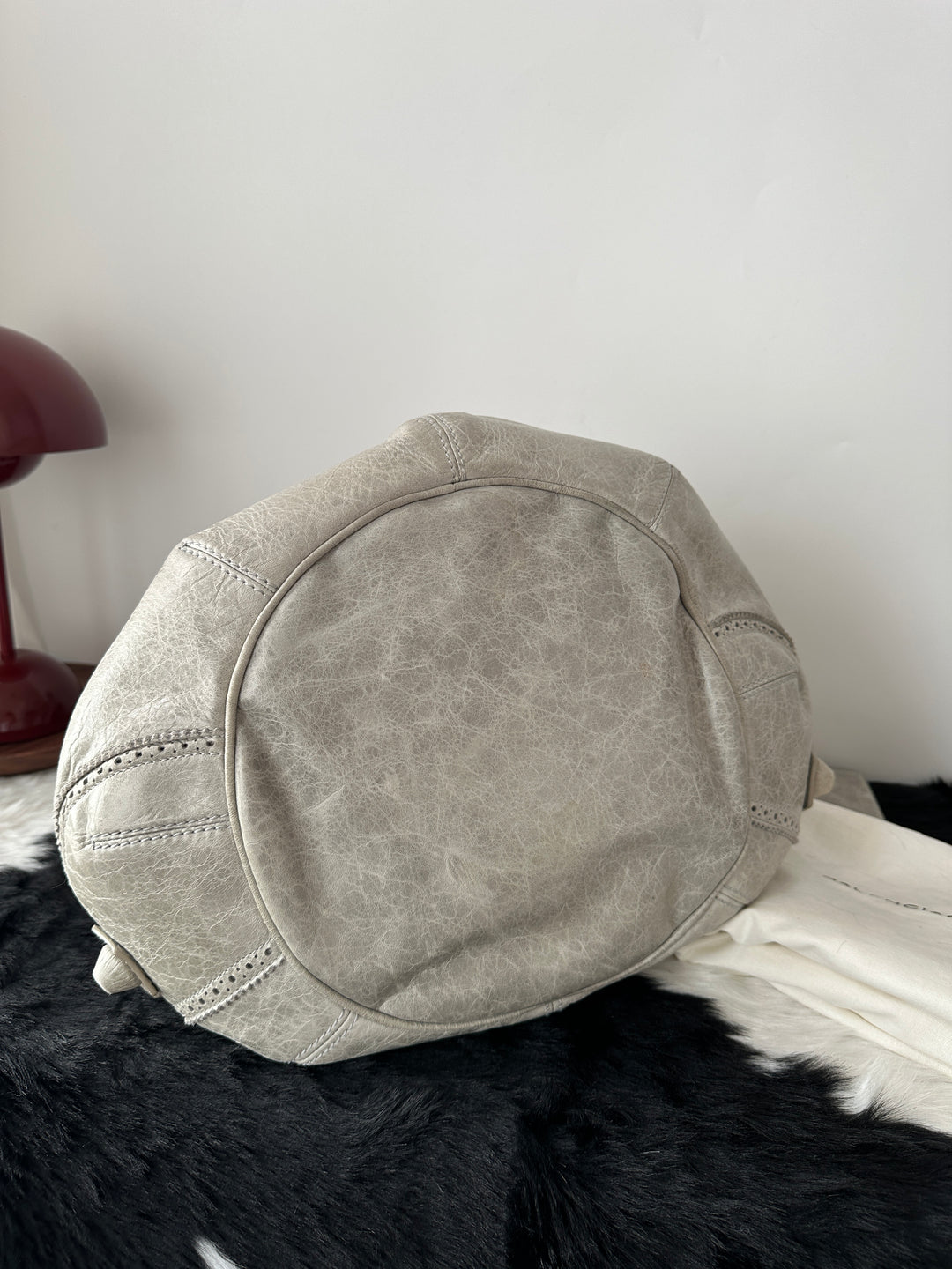 Balenciaga “Le City Bag” 🤍🩶 | Celebrity-Favorite Icon | Dust Bag & Mirror Included