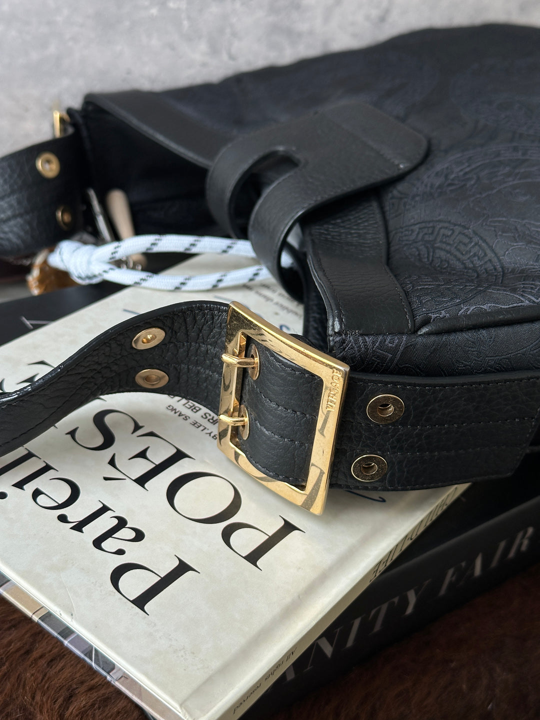 Versace Medusa Pattern Leather-Trim Hobo Bag 🖤｜Rare Vintage Feel × Subtle Medusa Pattern × Lightweight Daily Style