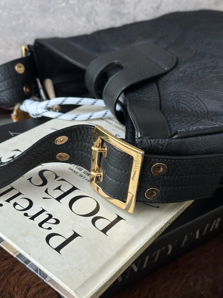 Versace Medusa Pattern Leather-Trim Hobo Bag 🖤｜Rare Vintage Feel × Subtle Medusa Pattern × Lightweight Daily Style