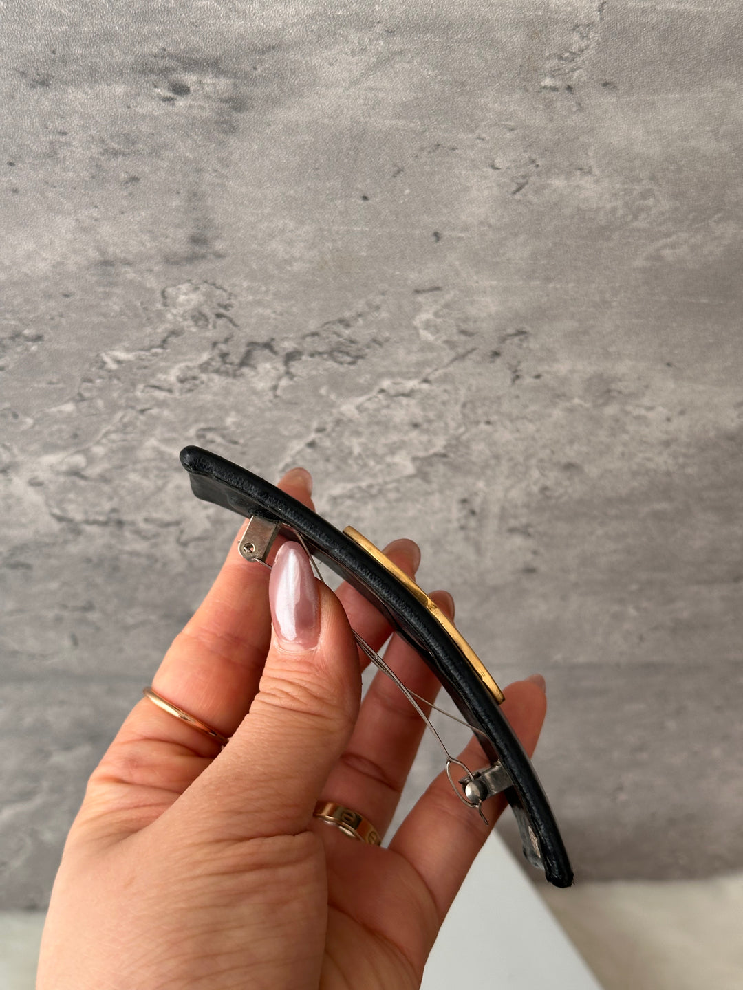 Chanel Oversized CC Hair Clip 🖤✨｜Gold-Tone CC × Black Leather × Statement Design