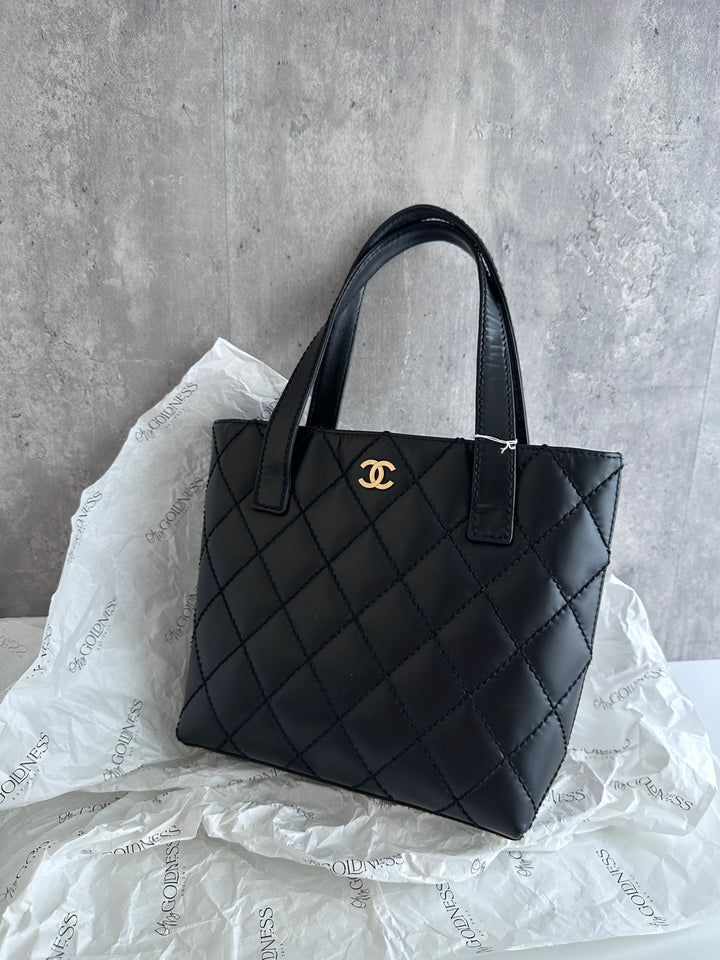 CHANEL So Black Vivian Tote – Gold CC × Shoulder-Friendly Top Handles 🖤 Timeless Elegance, Practical Design