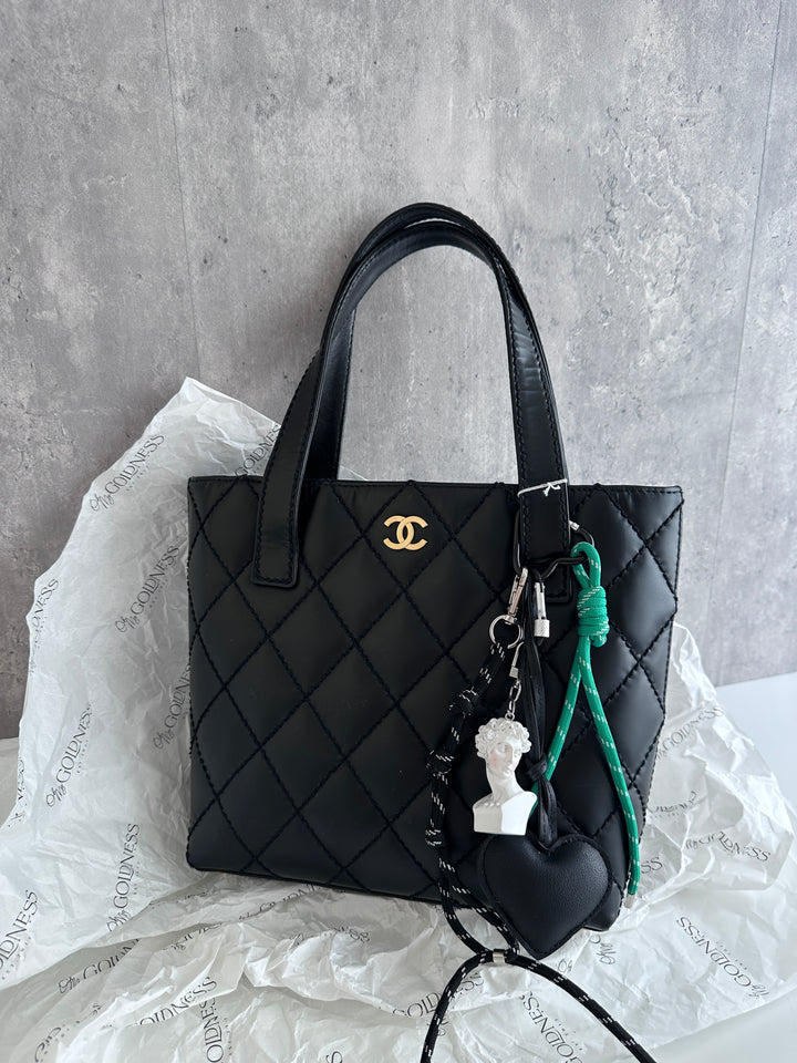 CHANEL So Black Vivian Tote – Gold CC × Shoulder-Friendly Top Handles 🖤 Timeless Elegance, Practical Design