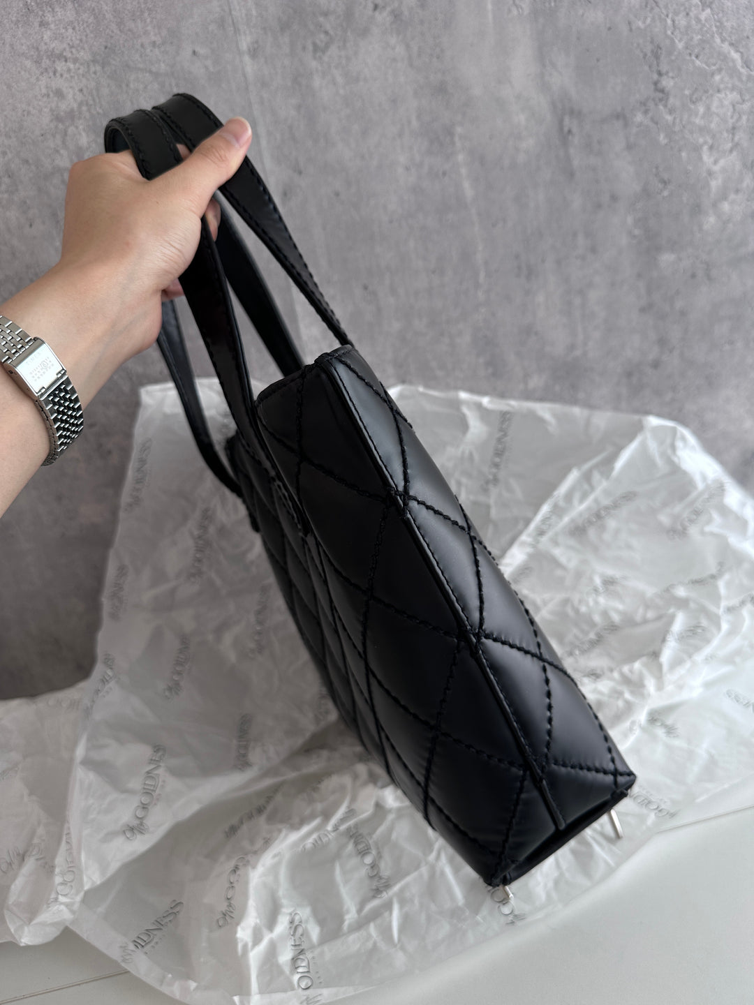 CHANEL So Black Vivian Tote – Gold CC × Shoulder-Friendly Top Handles 🖤 Timeless Elegance, Practical Design