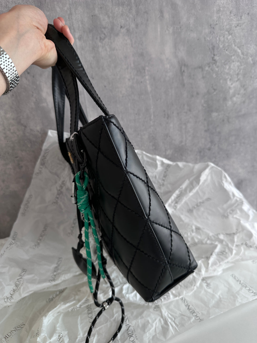 CHANEL So Black Vivian Tote – Gold CC × Shoulder-Friendly Top Handles 🖤 Timeless Elegance, Practical Design