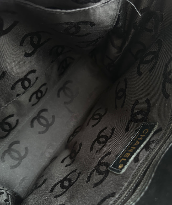 CHANEL So Black Vivian Tote – Gold CC × Shoulder-Friendly Top Handles 🖤 Timeless Elegance, Practical Design