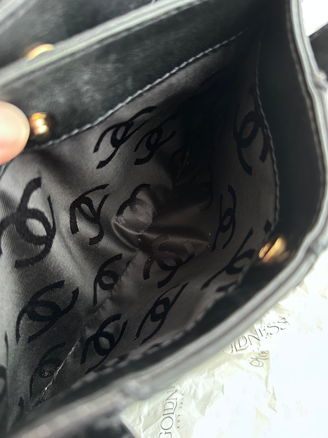 CHANEL So Black Vivian Tote – Gold CC × Shoulder-Friendly Top Handles 🖤 Timeless Elegance, Practical Design