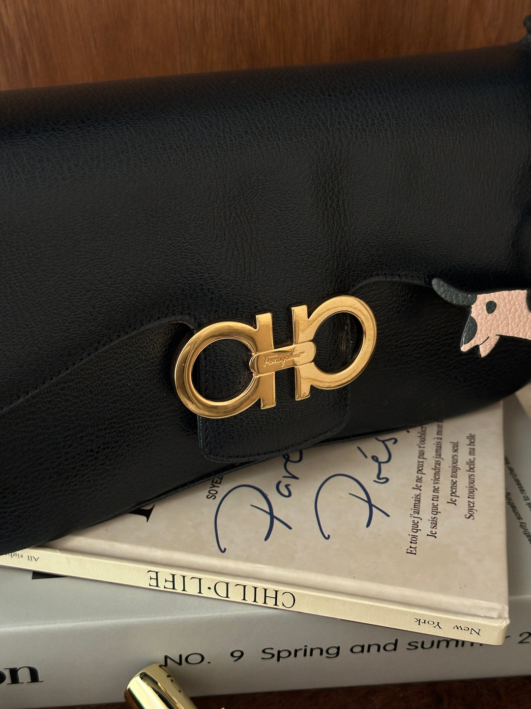 Ferragamo Gancini Baguette Shoulder Bag 🖤｜Iconic Gold Gancini・Sleek Curved Shape・Timeless Vintage