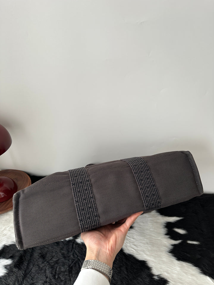 Hermes “Classic Herline Tote” 🩶 | Minimal, Practical & Everyday-Ready