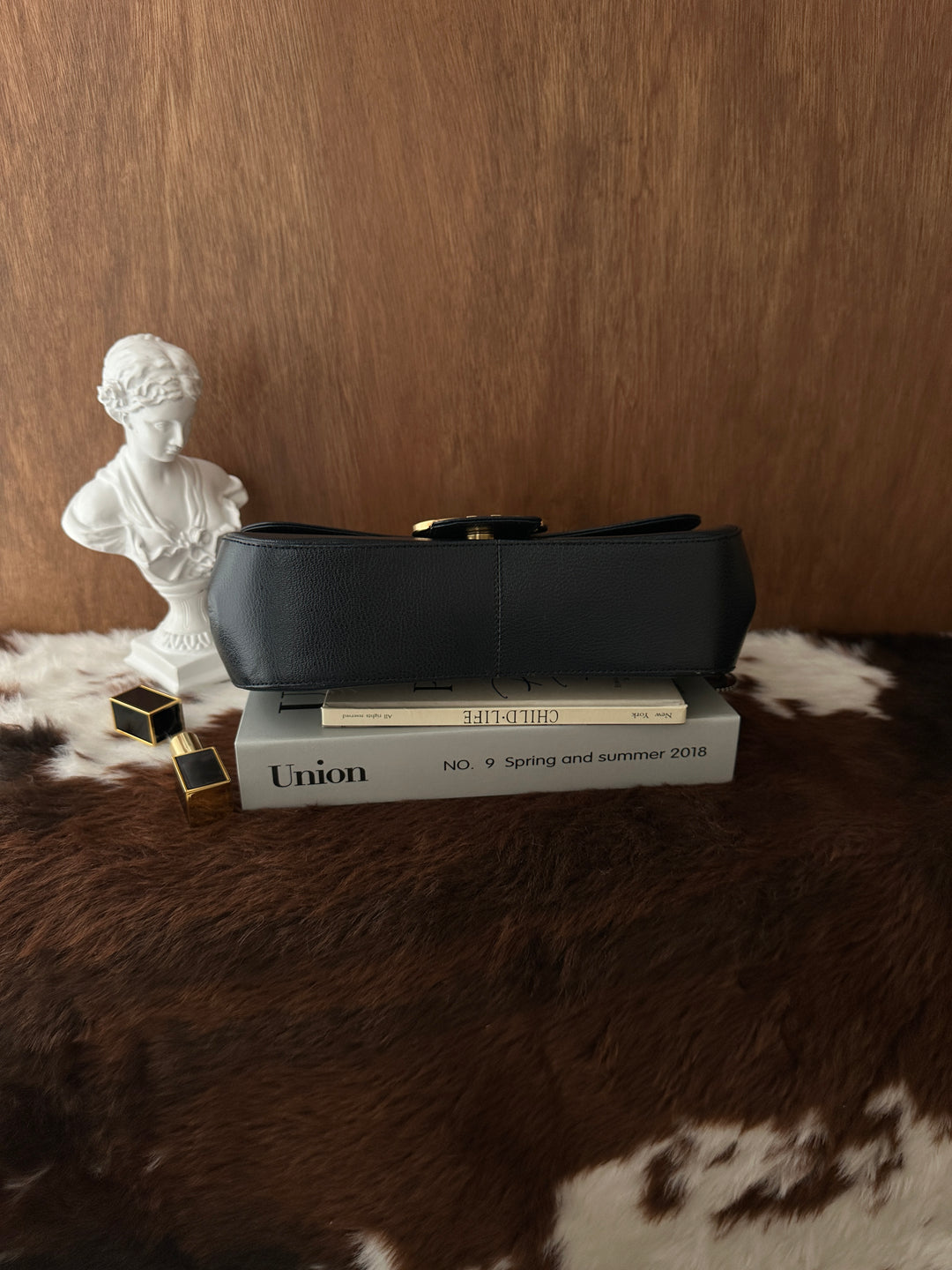 Ferragamo Gancini Baguette Shoulder Bag 🖤｜Iconic Gold Gancini・Sleek Curved Shape・Timeless Vintage