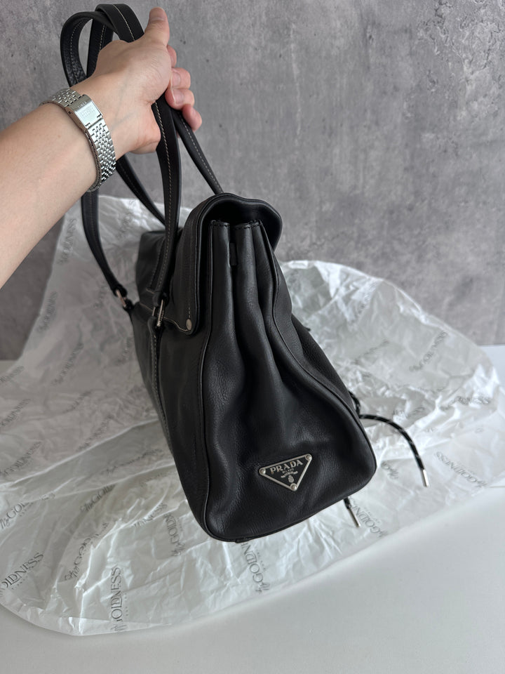 PRADA Black Gemstone Tote – Allover Sparkle × Glazed Leather Handles 🖤 A4-Friendly & Boldly Elegant