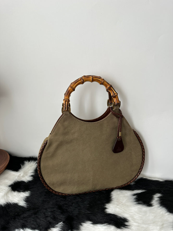 Gucci “Bamboo Woven-Edge Tote” 🫒✨ | Rare Craftsmanship & Effortless Lightness