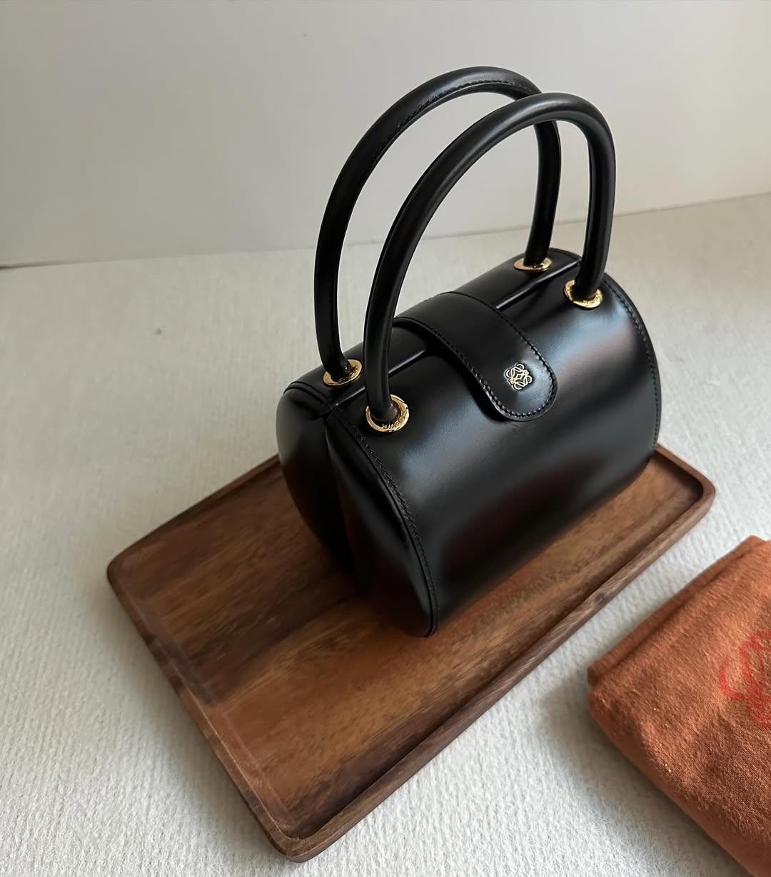 LOEWE Black Rare Egg Cylinder Bag｜Structured Box Calf with Gold Hardware 🖤 Timeless Collector’s Piece