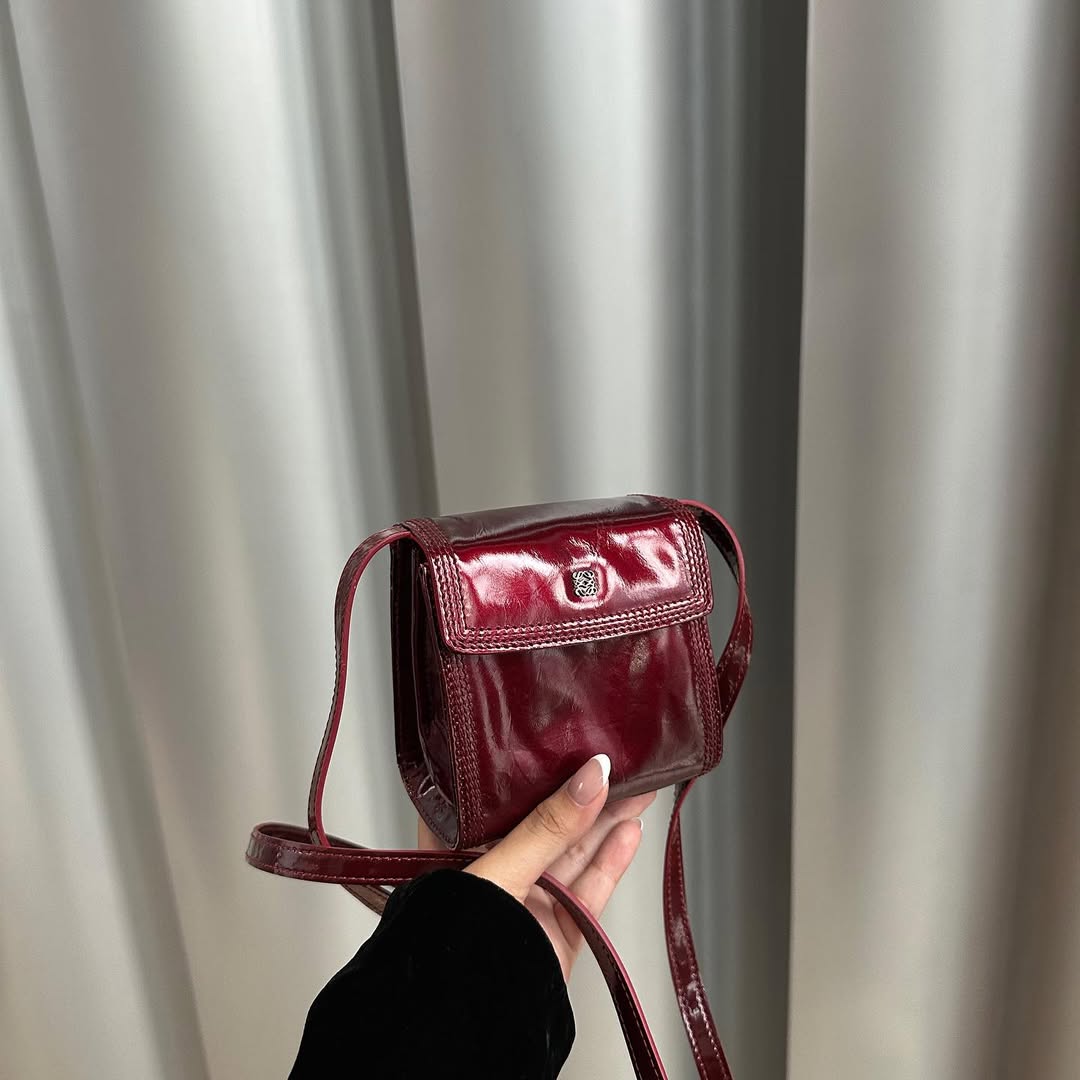LOEWE Sugar Glazed Leather Mini Crossbody｜Rare Cherry Red 🍒 × Playful Everyday Charm