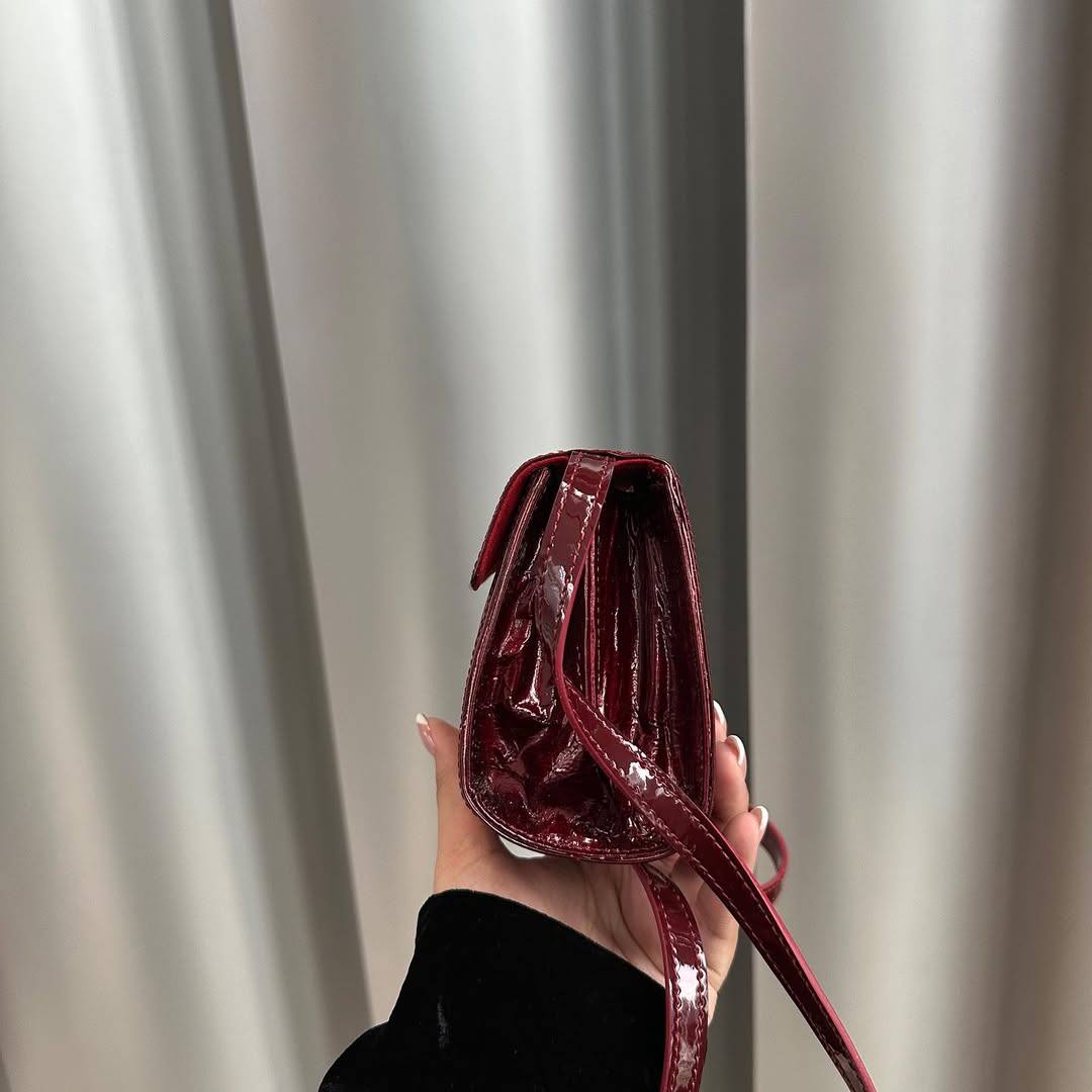 LOEWE Sugar Glazed Leather Mini Crossbody｜Rare Cherry Red 🍒 × Playful Everyday Charm