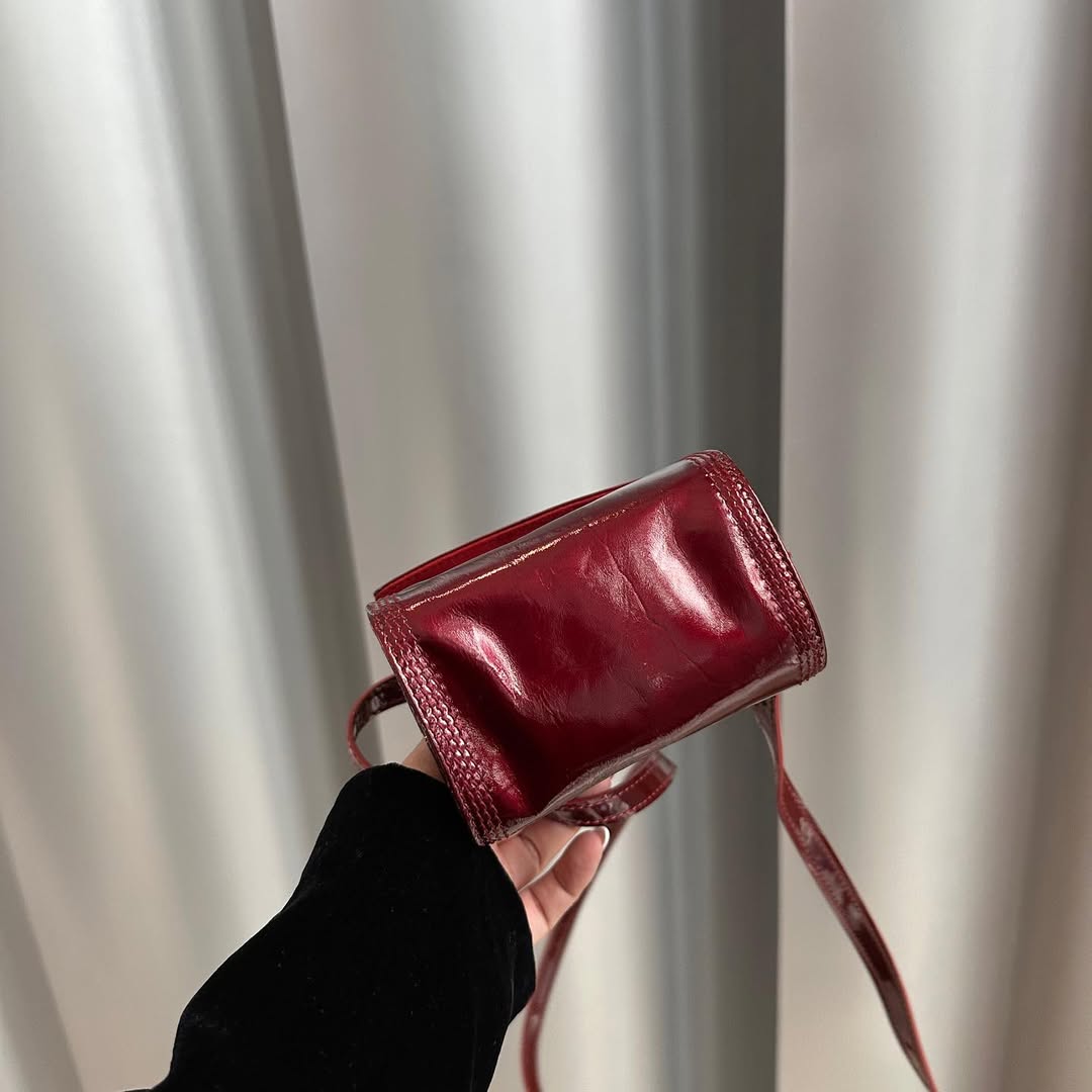 LOEWE Sugar Glazed Leather Mini Crossbody｜Rare Cherry Red 🍒 × Playful Everyday Charm