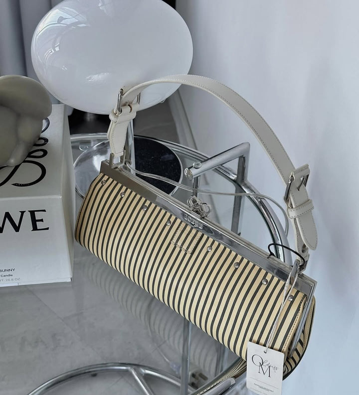 LOEWE Logo Metal Underarm Bag｜Striped Statement Design × Contemporary Elegance 🥖✨