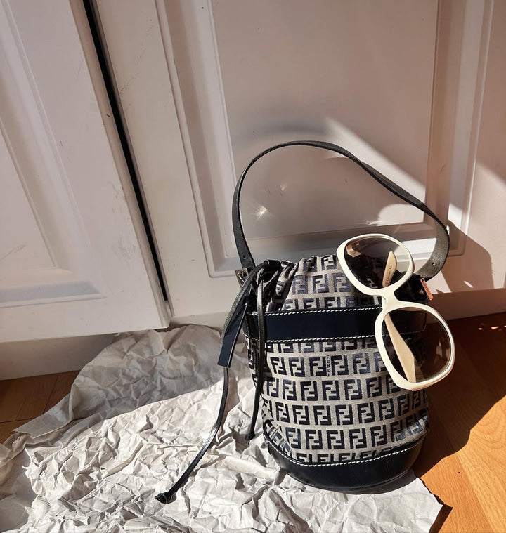 FENDI Monogram Drawstring Bucket Bag（Black & White）｜Playful Charm × Effortless Chic 🐼🖤