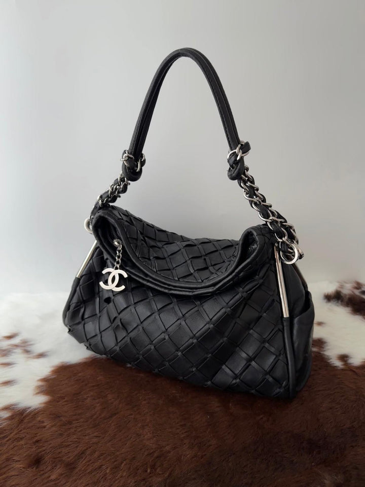 Chanel Quilted Leather Camera Bag 🖤｜CC Front Pocket・Tassel Chain Strap・Vintage Classic