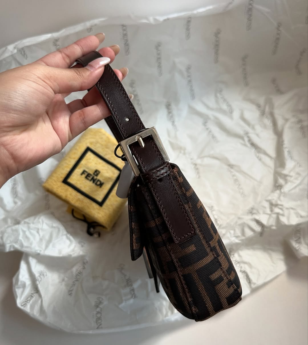 FENDI Classic Baguette（Brown Zucca Canvas × Silver Buckle）｜Timeless Icon × All-Season Chic 👜✨