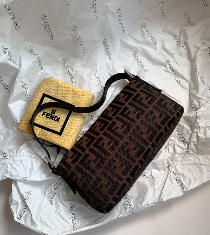 FENDI Classic Baguette（Brown Zucca Canvas × Silver Buckle）｜Timeless Icon × All-Season Chic 👜✨