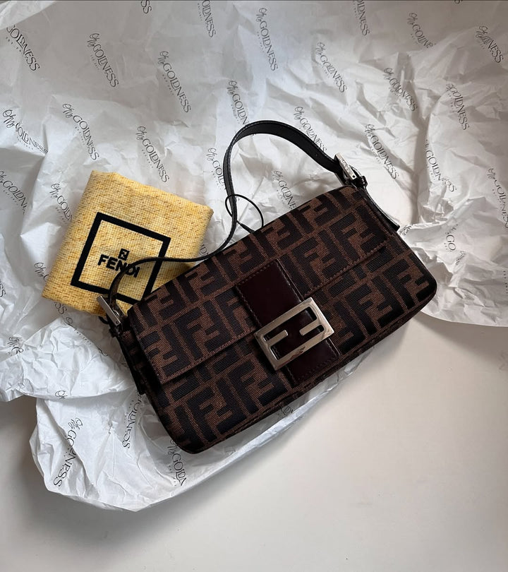FENDI Classic Baguette（Brown Zucca Canvas × Silver Buckle）｜Timeless Icon × All-Season Chic 👜✨