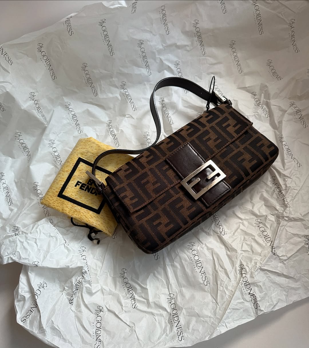 FENDI Classic Baguette（Brown Zucca Canvas × Silver Buckle）｜Timeless Icon × All-Season Chic 👜✨