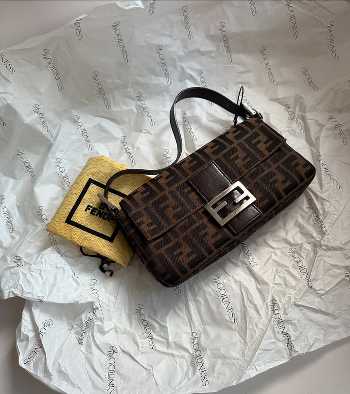 FENDI Classic Baguette（Brown Zucca Canvas × Silver Buckle）｜Timeless Icon × All-Season Chic 👜✨