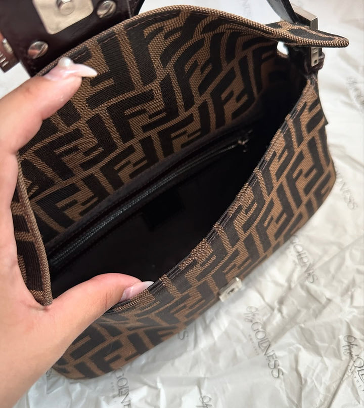 FENDI Classic Baguette（Brown Zucca Canvas × Silver Buckle）｜Timeless Icon × All-Season Chic 👜✨