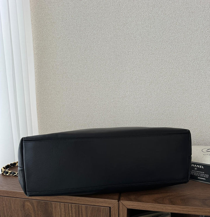 Chanel XL CC Chain Tote 🖤 | Classic Grandeur with Effortless Elegance