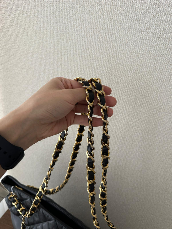 Chanel XL CC Chain Tote 🖤 | Classic Grandeur with Effortless Elegance