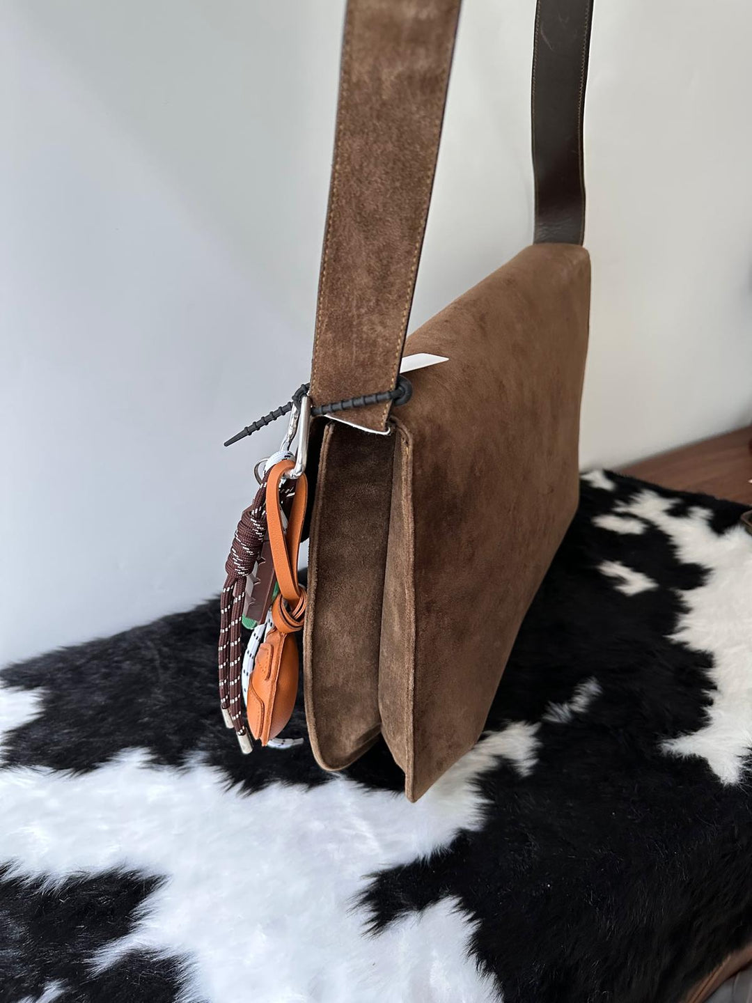 Ferragamo Wooden Gancini Hobo 🤎🪵｜Olive Brown Suede・Rare Walnut Buckle・Vintage Dream