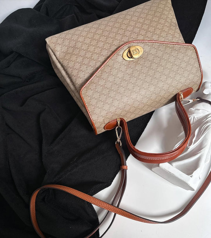 CELINE Beige Monogram Turnlock “Yuanbao” Bag｜Classic Shape × Effortless Versatility 🥨✨