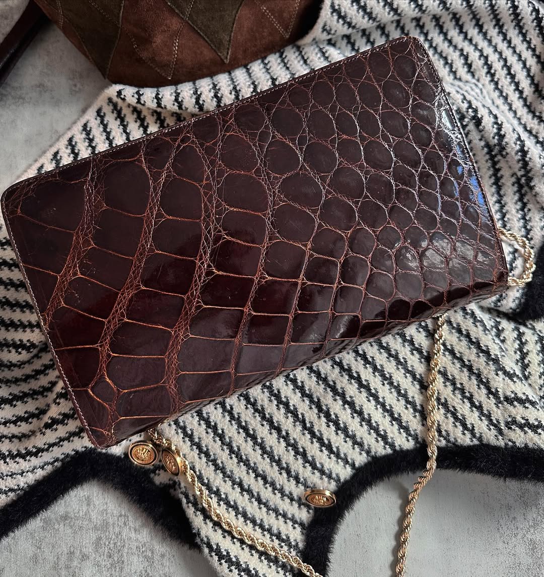CELINE Dark Brown Embossed Leather Carriage Clasp Underarm Bag｜Vintage Elegance with Modern Versatility 🥨✨