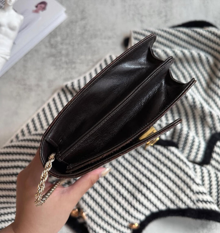 CELINE Dark Brown Embossed Leather Carriage Clasp Underarm Bag｜Vintage Elegance with Modern Versatility 🥨✨