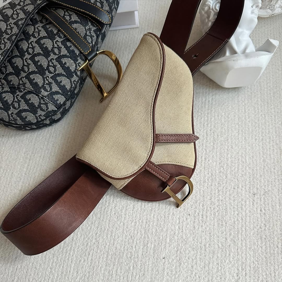 DIOR Mini Saddle Bag（Canvas × Brown Leather Trim）｜Vintage Charm × Versatile Edge 🐴🤎